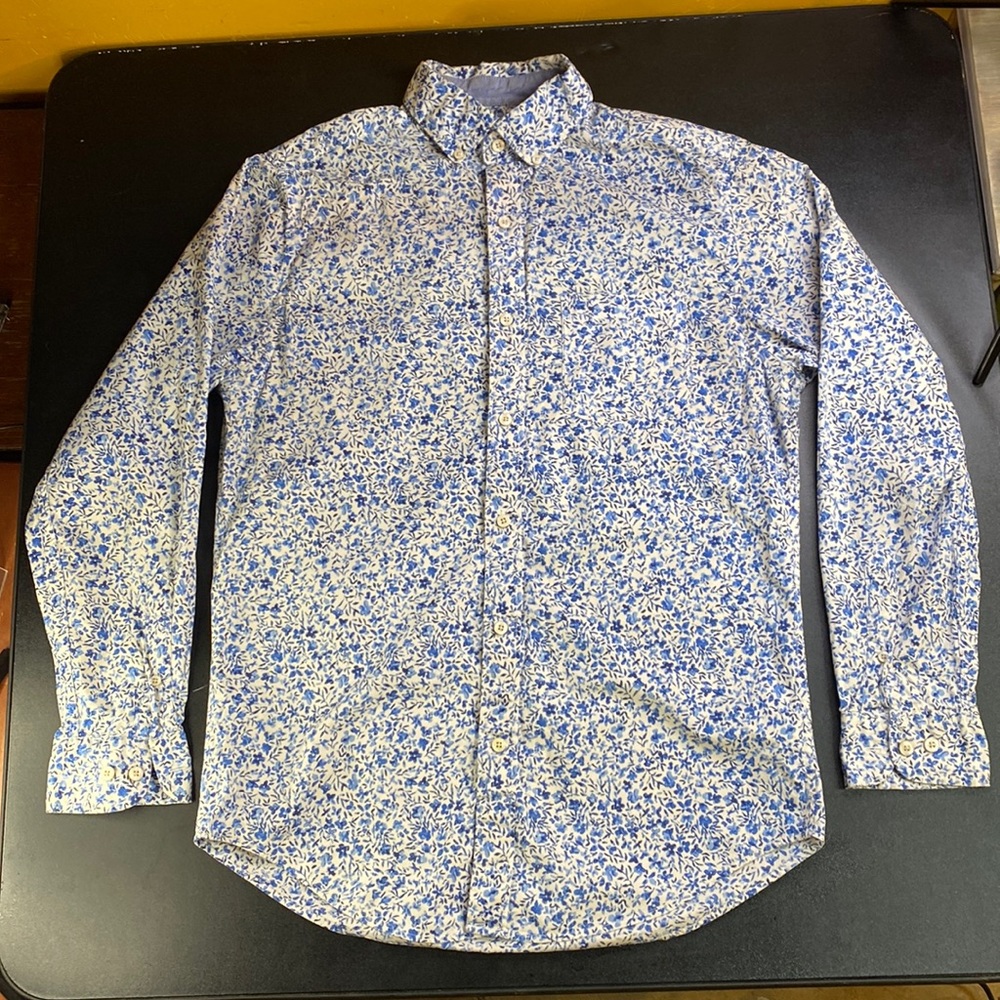 Small Blue flower print Crown & Ivy button up